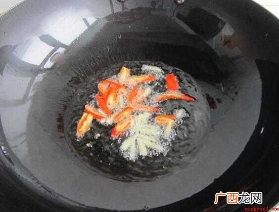 猪肉皮切条的做法_健康频道 怎么炒肉皮好吃
