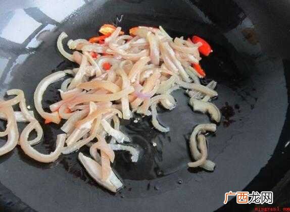 猪肉皮切条的做法_健康频道 怎么炒肉皮好吃