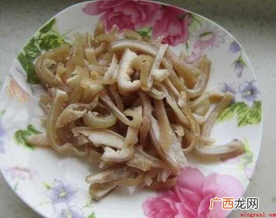 猪肉皮切条的做法_健康频道 怎么炒肉皮好吃