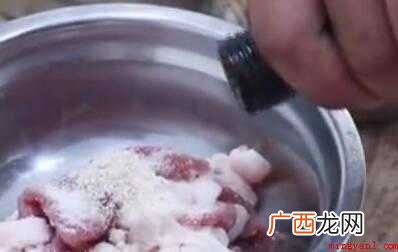 郫县豆瓣酱、3克辣酱炒成辣油 肉片怎么炒好吃