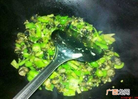 水煮一会儿就可以出锅了 螺丝肉怎么炒好吃