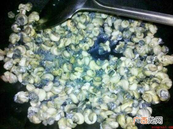 水煮一会儿就可以出锅了 螺丝肉怎么炒好吃
