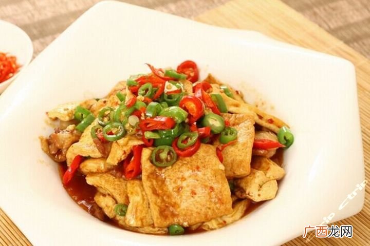 豆腐和洋葱能一起吃吗,皮蛋豆腐洋葱怎么拌？