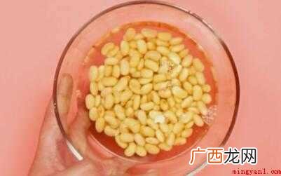 黄豆100g,十三香1g,姜片8g。 炒黄豆怎么做