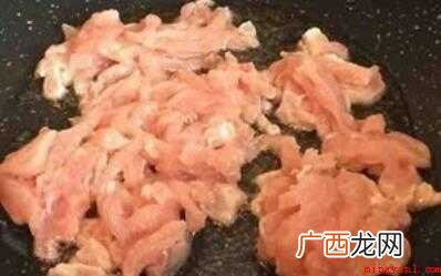 红薯粉丝、胡萝卜、蘑菇、肉丝、海藻碎、洋葱、酱油、料酒、胡椒 杂菜怎么炒