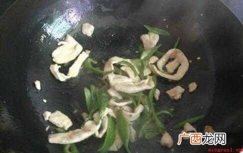 鸡胸病、油、盐、老干妈、家乐鸡粉、辣椒 炒鸡肉怎么做