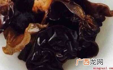 青椒炒热狗香肠,原材料:柿子椒150克,热狗肠3根,木耳4- 热狗怎么炒