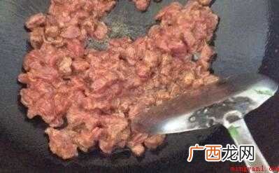 甘蓝、猪肉、酱油、料酒、大蒜、干辣椒、香菜 甘蓝怎么炒