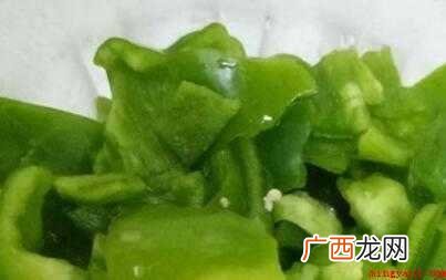 大辣椒3种,姜、葱、蒜、八角 大辣椒怎么炒
