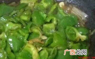 大辣椒3种,姜、葱、蒜、八角 大辣椒怎么炒