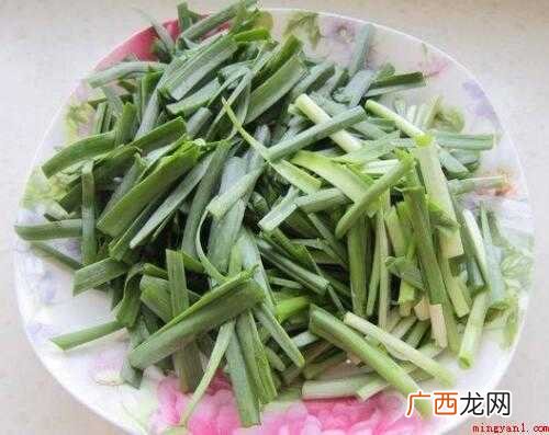 黄豆芽、韭菜、植物油、盐、姜、味鲜、蚝油、红柿子椒 菲菜怎么炒好吃