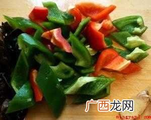 简易美味可口的小菇炒肉片 小菇怎么炒