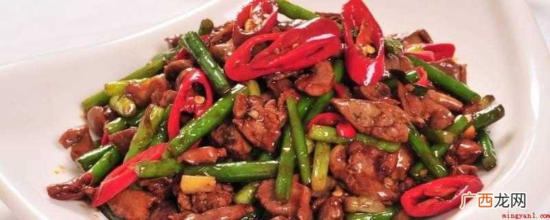 鸡胗、鸡肝、麻辣花生、青椒、胡萝、干红辣椒 鸡杂怎么炒好吃