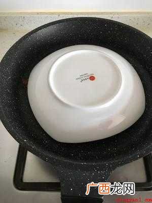 冻饺子做生煎锅贴的作法 冻饺子如何做生煎锅贴