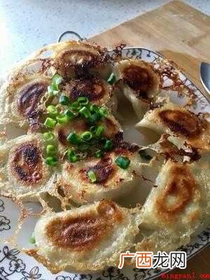 冻饺子做生煎锅贴的作法 冻饺子如何做生煎锅贴
