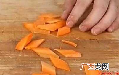 胡萝卜怎么切成菱形片? 胡萝卜怎么切片