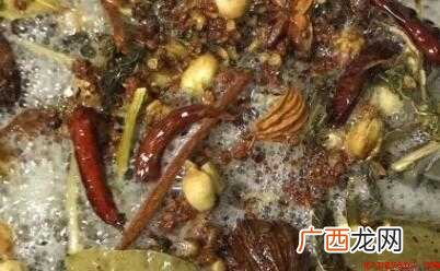 火锅底料和郫县豆瓣,开始涮火锅 重庆火锅底料怎么炒
