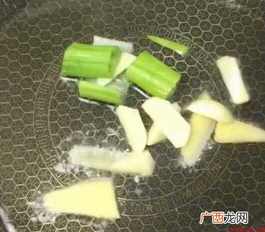 酸菜炖白肉的流程是什么