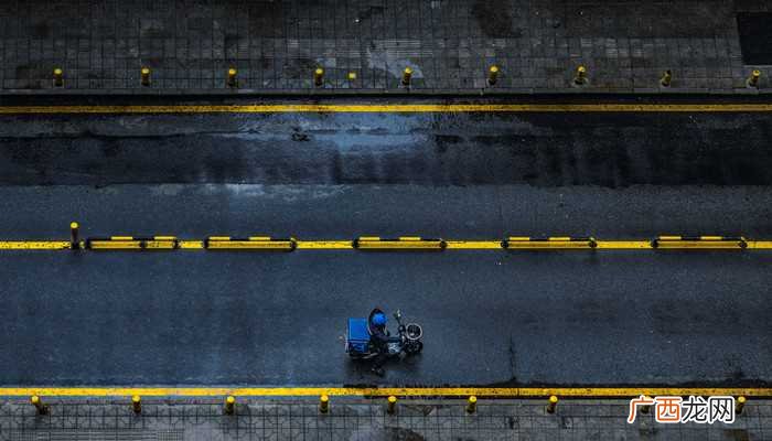 做梦梦见下大雨是啥意思