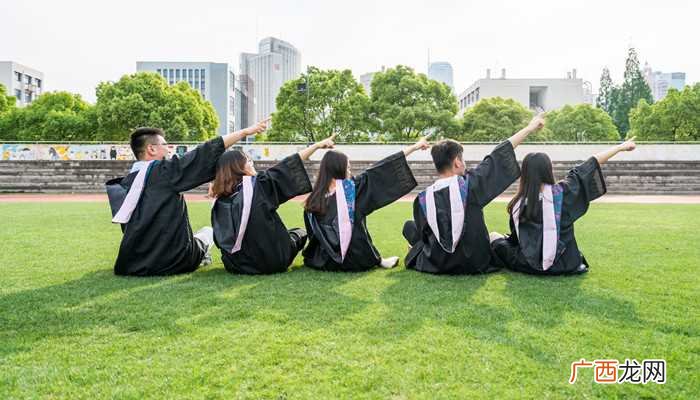 梦见去学校拿毕业证是什么意思