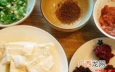 麻婆豆腐,嫩豆腐1盒,肉末小半碗,郫县豆瓣酱 怎么炒嫩豆腐