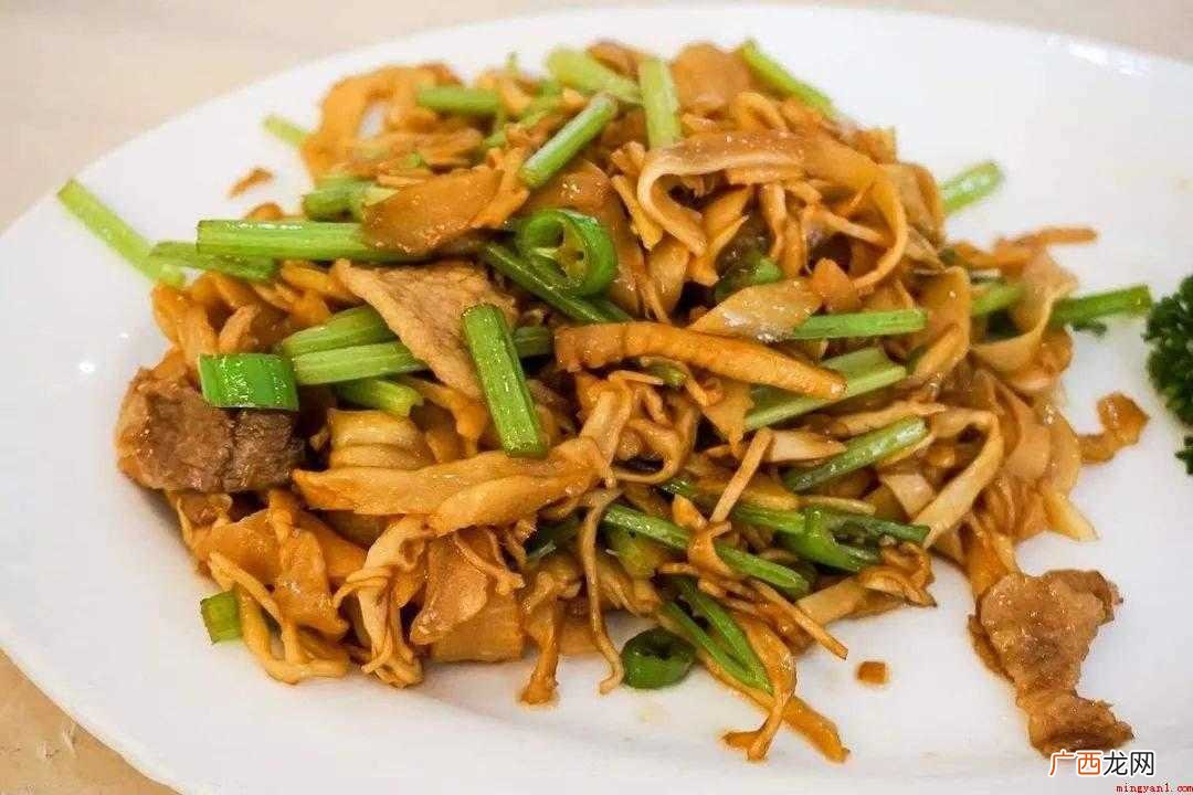 竹鞭笋用下列方法烧美味:用尖椒炒、炖排骨汤、爆炒、和青笋一起 竹鞭笋怎么烧好吃