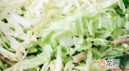 卷心菜、猪瘦肉切丁预留 炒饼丝怎么炒才好吃