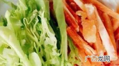 卷心菜、猪瘦肉切丁预留 炒饼丝怎么炒才好吃