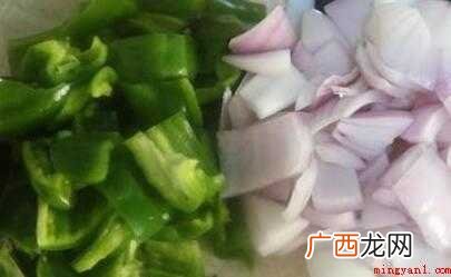 蒜黄、蒜台、卷心菜、马铃薯、大辣椒、莴笋这些 回锅肉的家常做法可以配什么菜