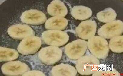 或新鲜青柠檬 熟透香蕉23只,柠檬汁,无气味植物油(擦烤盘 没有黄油香蕉片怎么做法