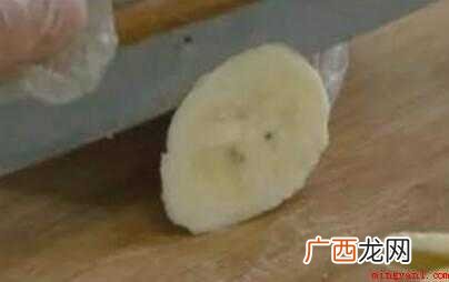 或新鲜青柠檬 熟透香蕉23只,柠檬汁,无气味植物油(擦烤盘 没有黄油香蕉片怎么做法