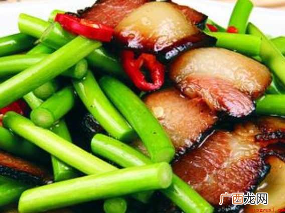 蒜苔可与腊肉、鸡胗、猪柳、腊肠、鸡蛋一起炒 蒜苔可以和什么菜一起炒
