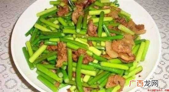 蒜苔可与腊肉、鸡胗、猪柳、腊肠、鸡蛋一起炒 蒜苔可以和什么菜一起炒