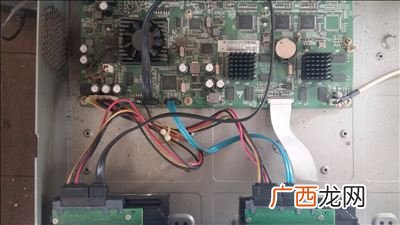 两个串口硬盘如何连接,2.5寸固态硬盘和机械硬盘串联电源？