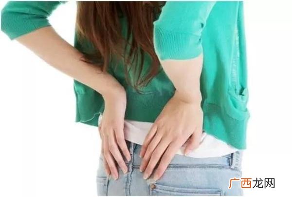 突然腰疼怎么回事女性,突然腰疼直不起腰女性是怎么回事？