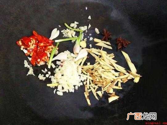 香辣小龙虾的做法,口感辣鲜香,颜色红亮,材质软嫩,味道麻辣 小龙虾的做法