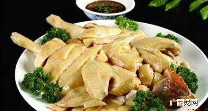 蒸鸡是淮扬风味菜,是夏季菜,家庭生产非常方便,鸡胸肉,腿肉鲜 清蒸鸡怎么做