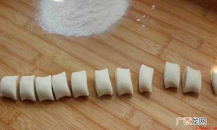 面粉200克、黄芪20适量的蔬菜 清汤烩面不放肉怎么做