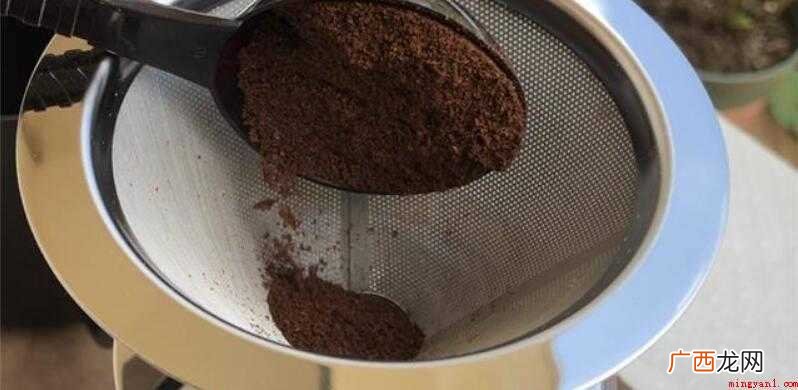 精盐一样的咖啡粉18克,纯奶160克、90度以上的热水 馥芮白怎么做