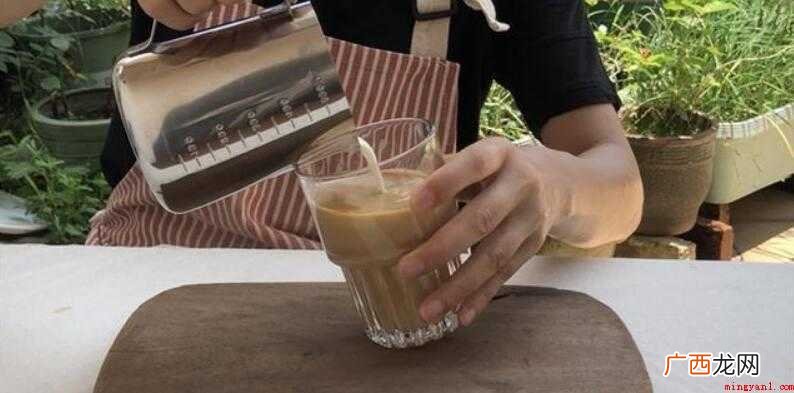精盐一样的咖啡粉18克,纯奶160克、90度以上的热水 馥芮白怎么做