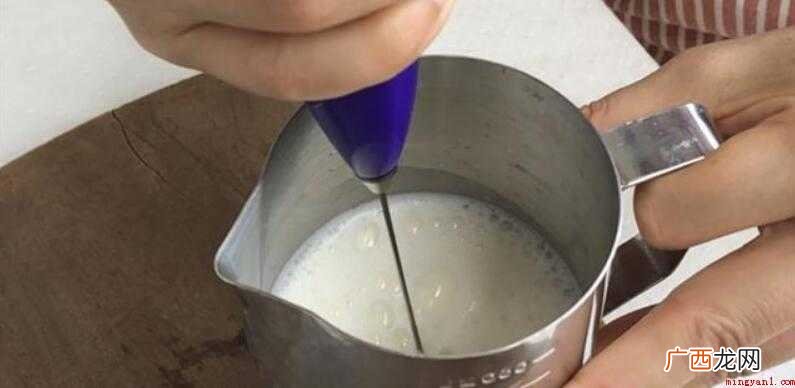 精盐一样的咖啡粉18克,纯奶160克、90度以上的热水 馥芮白怎么做