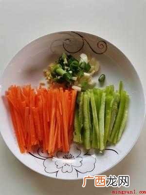白玉菇炒肉的烹饪方法,切记不要用太久 白玉菇怎么炒好吃