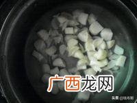 马蹄糖水怎么煲才好吃,糖水马蹄百合的家常做法？