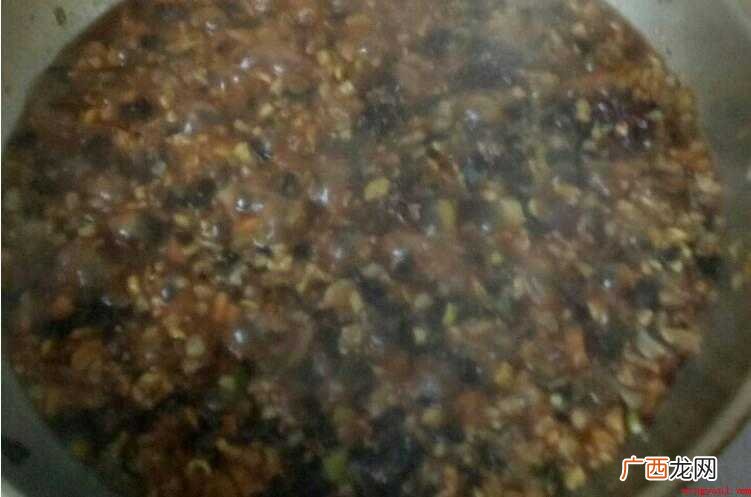 擀面皮的做法_菜谱大全 肉合饼怎么做好吃