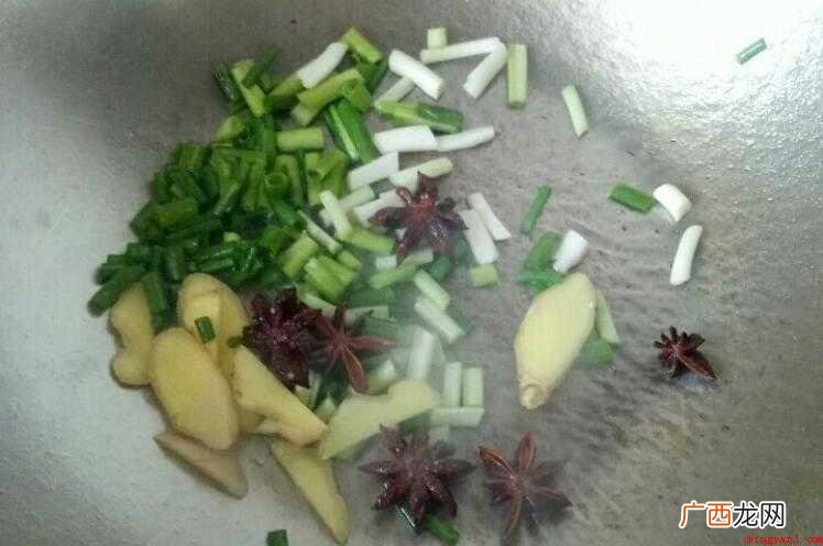 擀面皮的做法_菜谱大全 肉合饼怎么做好吃