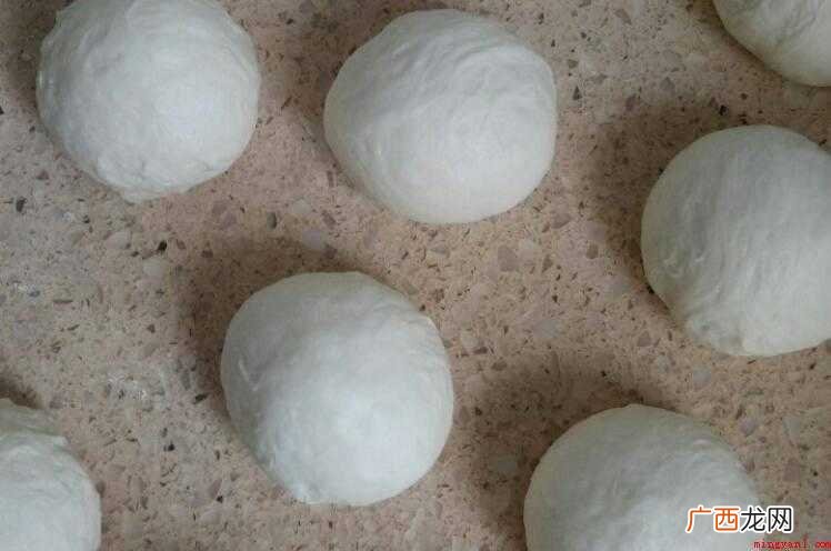 擀面皮的做法_菜谱大全 肉合饼怎么做好吃