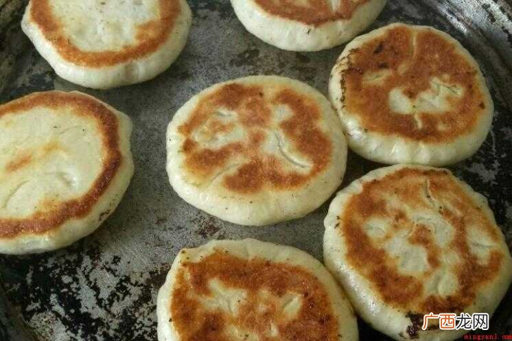 擀面皮的做法_菜谱大全 肉合饼怎么做好吃