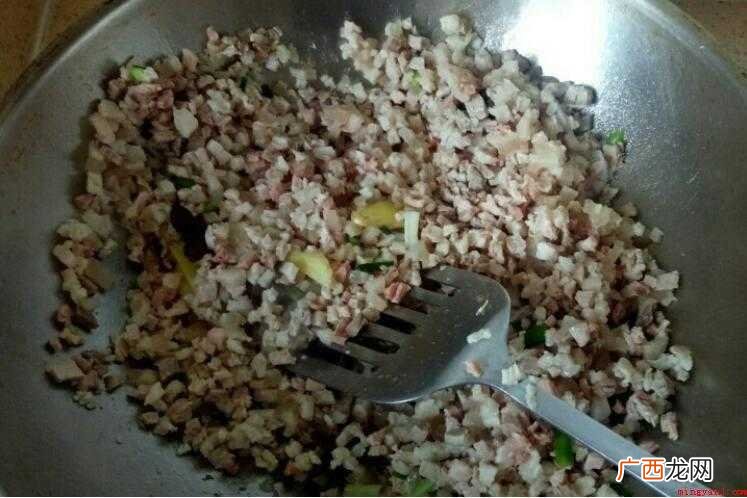擀面皮的做法_菜谱大全 肉合饼怎么做好吃