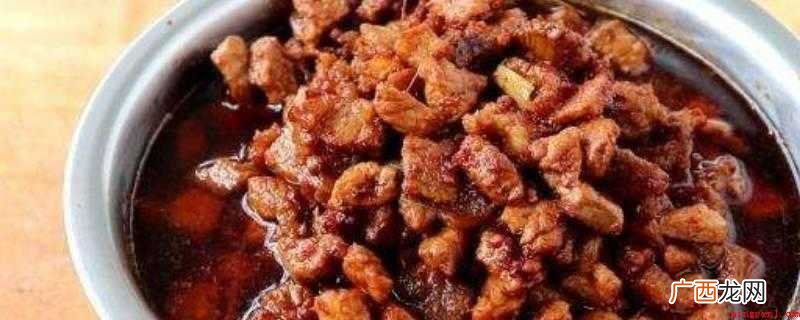 猪绞肉、葱、甜面酱、红糖、料酒、盐、味精、胡椒粉 脆臊子如何做才脆
