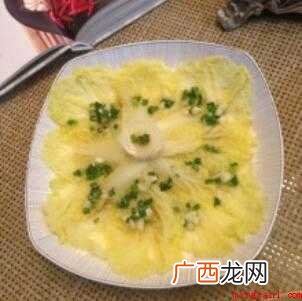 洋葱蒜酱娃娃菜配料:半株娃菜、盐、鸡精、葱、蒜末、油 葱蒜怎么做好吃